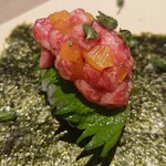 完全個室焼肉 GYU CHIBA - 霜降り和牛の手巻きアップ