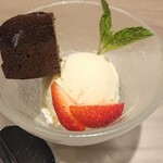 完全個室焼肉 GYU - 支払いをした私はバニラアイス