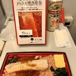 Derika suteshon - こぼれイクラと とろサーモンハラス焼き弁当（のぞみ314号車内）