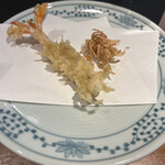 天ぷら新宿つな八 - 江戸前膳５２８０円。車海老。頭サクサク、身は甘く、とーっても良き味わいです。
