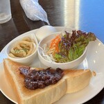 カフェ　ド　ラペ - 小倉トースト　左上はうどん