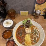 Supaishi Kareroka - 選べる２種カレー（濃厚！バターシュリンプカレー、Gekikara Week 角煮カレー）、ぷちカレー（ラムカレー）、特製激辛マサラペースト（極辛）、るうろう煮卵、ラッシー