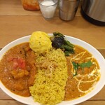 レインボウスパイス - ランチタイムダブルカリー！野菜マサラカリー＋ネイコーリーカリー(^O^)＋ポテサラくん！