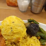 レインボウスパイス - ポテサラ＋付け合わせのアップ写真！