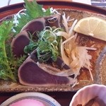 土佐魚菜食堂 - 鰹タタキのアップ。