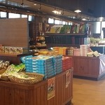 土佐魚菜食堂 - おみやげ物お売り場の奥に食堂があります。