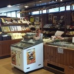 土佐魚菜食堂 - こちらで製造した練り物製品など種類が豊富です。