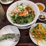 ベトナム料理 SEN - 揚げ春巻ビーフン　¥850-