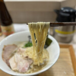 Nibo Shitsuke Mem Miyamoto - ツルパツ細ストレート麺の食感も抜群の一杯