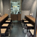 冨味屋 - カウンター8席