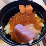 ホテル日航ノースランド帯広 - いくらマグロサーモンの親子と親戚丼