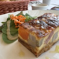 ブラッスリー ポール・ボキューズ 大丸東京 - いろいろな根菜のキッシュ