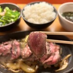 片岡肉じろう - 