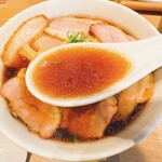 Chuukasoba Renge - 熟成醤吊るし叉焼肉そば(スープリフト)