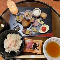 新町 和けい - 季節のゴハン、右下は紙鍋しゃぶしゃぶの出汁です