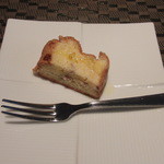 エピセ - アミューズ　サラミと玉ねぎのパンケーキ