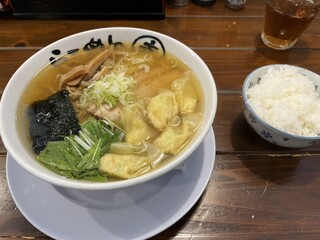 らーめん幸 - あご塩鶏ワンタン麺 ¥880、ライス¥10