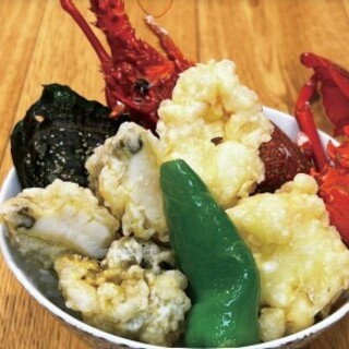 [Recommended Menu 1] Gorgeous and gorgeous: Lobster and abalone tempura Ten-don (tempura rice bowl)