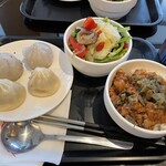 Taipei International Airport VIP Lounge - 小籠包、野菜炒め、魯肉飯