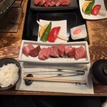 Hidagyuu Ittouya Ginza Bakuroichidai - 炭火焼肉、野菜焼き、ごはん、味噌汁、漬物