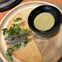jinen. - クレープで稚鮎と野菜を巻いて、花山椒のソースに付けて食べます。このソース美味しい！！