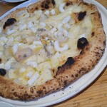 PIZZERIA LUNA E MARE - クアトロフォルマッジ