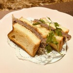 Dainingu Kenkichi - 和牛ヘレ肉のデェニッシュパンのミニカツサンド