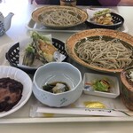 農家のコミセンレストラン 関の里 - 「山里ご膳(1200円)」と「天ぷら(400円)」