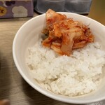 麺や 蓮と凜と仁 - 無料ライスとキムチ