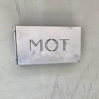 MOT - 外のお店サイン