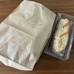 ブランパン - クラフト紙の袋で適度に湿度がコントロール
                                されますし、
                                プラパックはクリームが潰れ無いように
                                配慮されています。