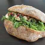 パサージュ ア ニヴォ - パヴェスモークチキン460円