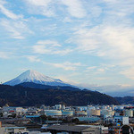 大海 - 8階からの眺め。　富士山、三保の松原と駿河湾が眺められます。