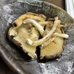 平野屋精肉店 - お出汁で焼く大きめしいたけ