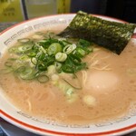 Hakata Nagahama Kaunta-Atakku - とんこつラーメン（770円）味玉（130円）
