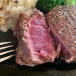 ステーキ石井 - 牛ヒレステーキ断面