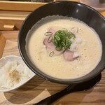 鶏と鮪節 麺屋勝時 - 
