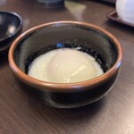 Tonkatsu Santa - ソース用半熟玉子。