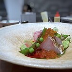 Refugeforestiere 五島 - あこう（アラ系の高級魚）昆布〆、ビーツ　､桜の花の塩づけ