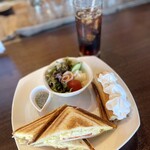 珈琲豆処 夢珈 - 料理写真:ハムエッグホットサンドのモーニング