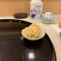 鮨 もりなり - ガリはあんまり味を入れてなくてほんのり甘く、辛味があります。