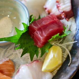 We recommend the sashimi made with carefully selected soy sauce and homemade salt.