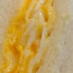 モンレオン - 卵サンド(中にチーズ入りらしい)