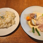 cafe,Dining&Bar 104.5 - ランチ 豚肉が低温調理で柔らかくて美味しいです。バターライスも合います。