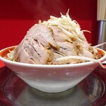 ラーメン タロー 五反田の陣 - 小ラーメン豚入り1,000円（野菜マシ、アブラ、削り節）
