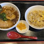 中華料理 おやき - Aセット(半ラーメン&半チャーハン)