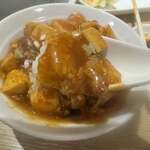 手包ワンタン専門店 港味 - 麻婆は鉛筆系の唐辛子