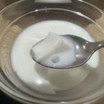 手包ワンタン専門店 港味 - 杏仁豆腐