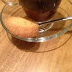 2014年1月訪問時：ショコラ・エスプレッソ(セット価格\400、通常\600)…お茶菓子にココナッツクッキーが付いています(^^)