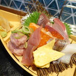 Sushi Sake Saka Na Sugi Tama - 船盛り丼（刺身の盛り合わせ）
